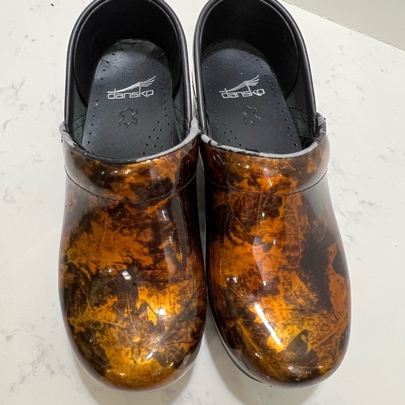 Brown and Black Clogs - Picture 13 of 16